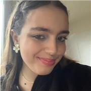 Étudiante en médecine donne cours de physique et de biophysique